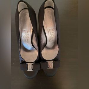 Salvatore Ferragamo Carla bow pump